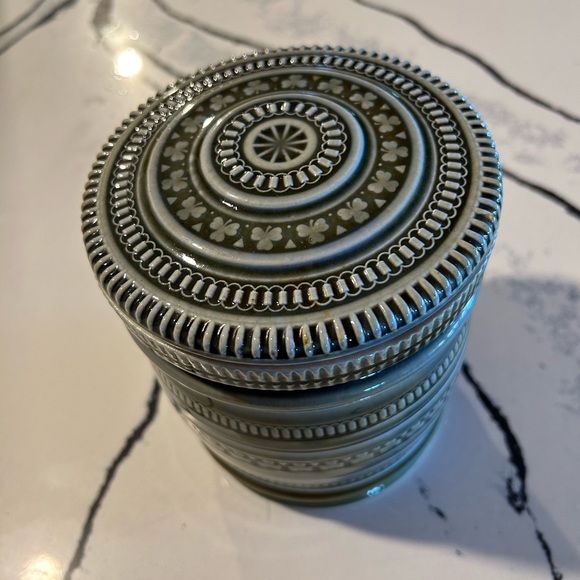 Wade Irish porcelain shamrock, tobacco, humidor jar with lockable lid. - Picture 2 of 7